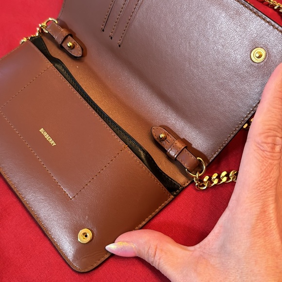 Burberry Logo Women's PVC
Leather Chain/Shoulder Wallet Brown,Multi... BF570741 - Picture 6 of 9